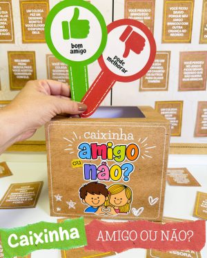 Caixinha com perguntas sobre amizade para educadores e crianças.