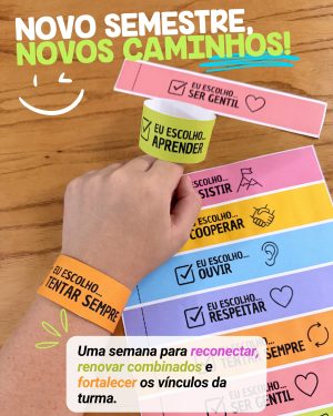 Pulseiras coloridas com escolhas e valores para educadores.